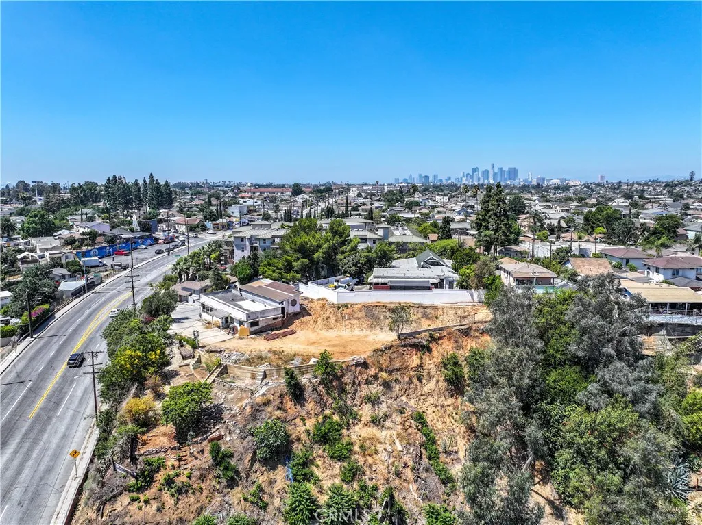 114 N Bonnie Beach Place, East Los Angeles, California 90063 home-pic-21
