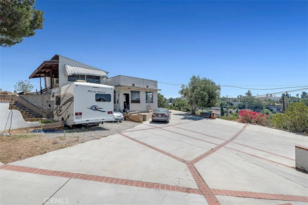 114 N Bonnie Beach Place, East Los Angeles, California 90063 home-pic-16