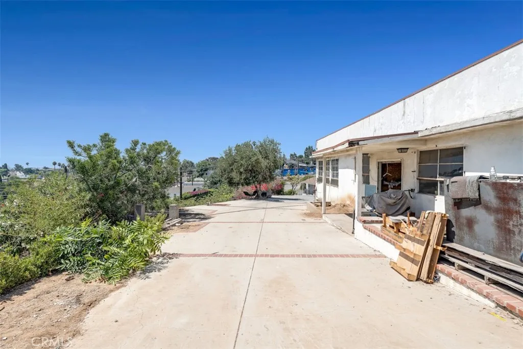 114 N Bonnie Beach Place, East Los Angeles, California 90063 home-pic-4