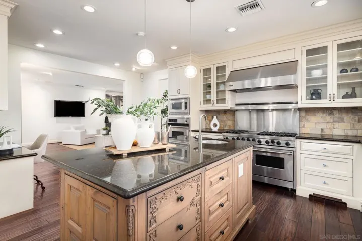 17112 Via De La Valle, Rancho Santa Fe, California 92067