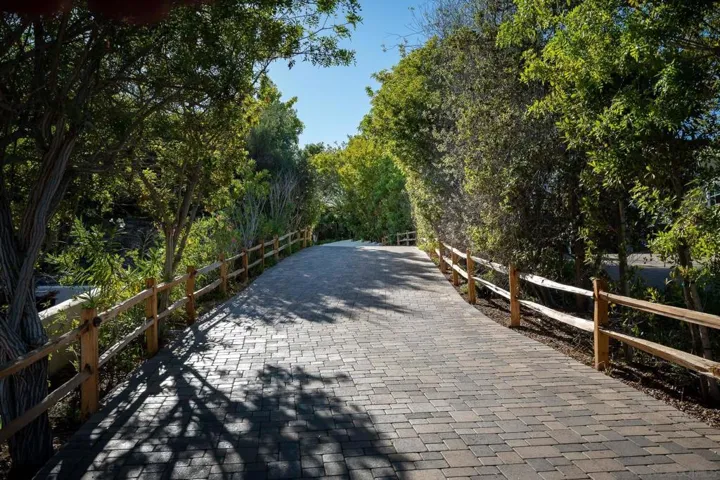17112 Via De La Valle, Rancho Santa Fe, California 92067