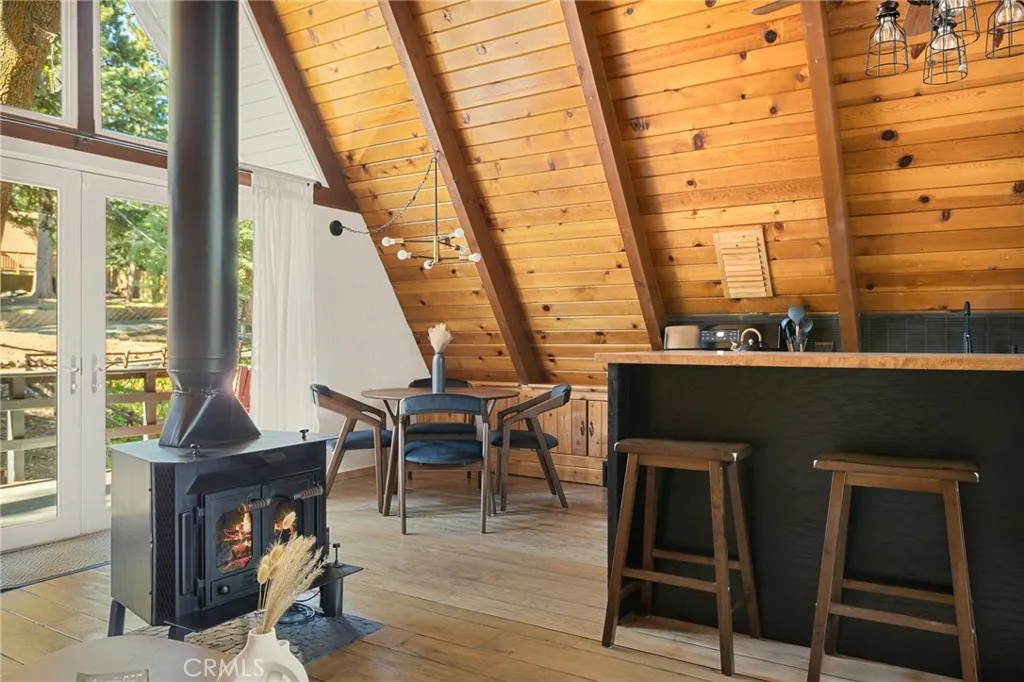 31354 Overhill Drive, Running Springs, California 92382 home-pic-15