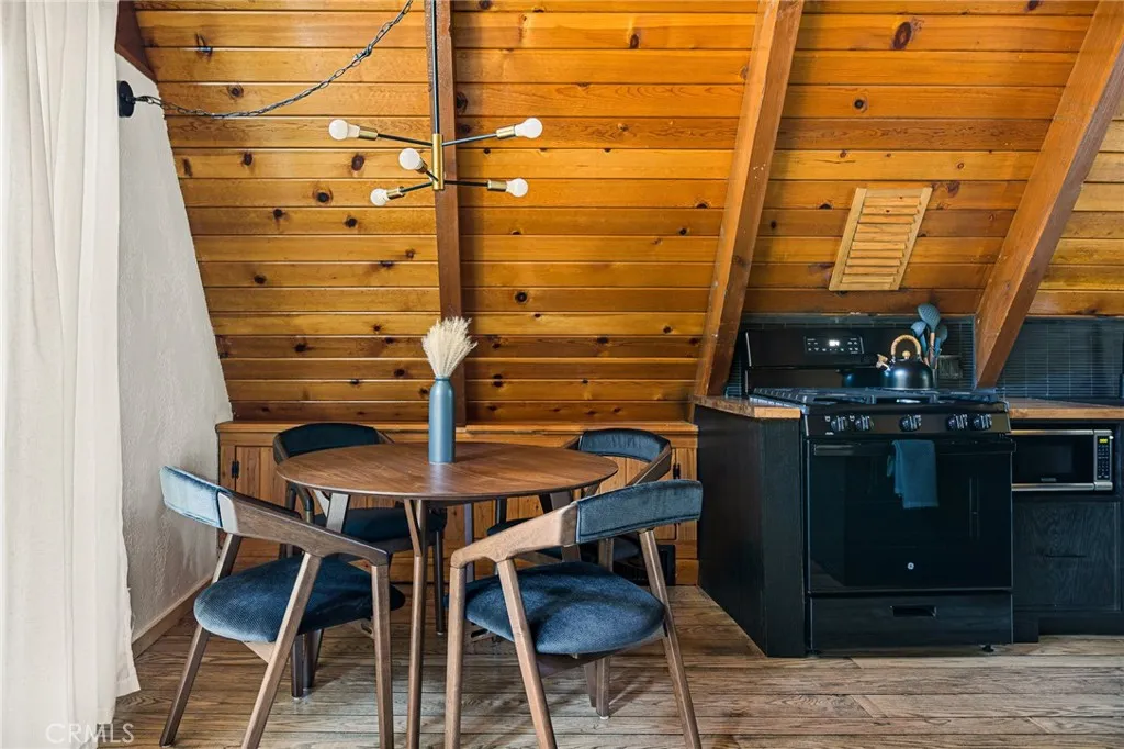 31354 Overhill Drive, Running Springs, California 92382 home-pic-14