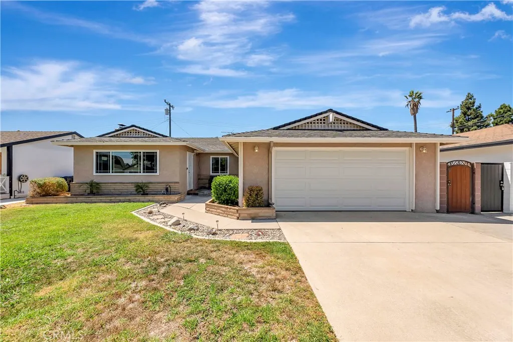 15041 Columbia Lane, Huntington Beach, California 92647, 3 Bedrooms Bedrooms, ,2 BathroomsBathrooms,Residential,For Sale,Columbia,PW25191722