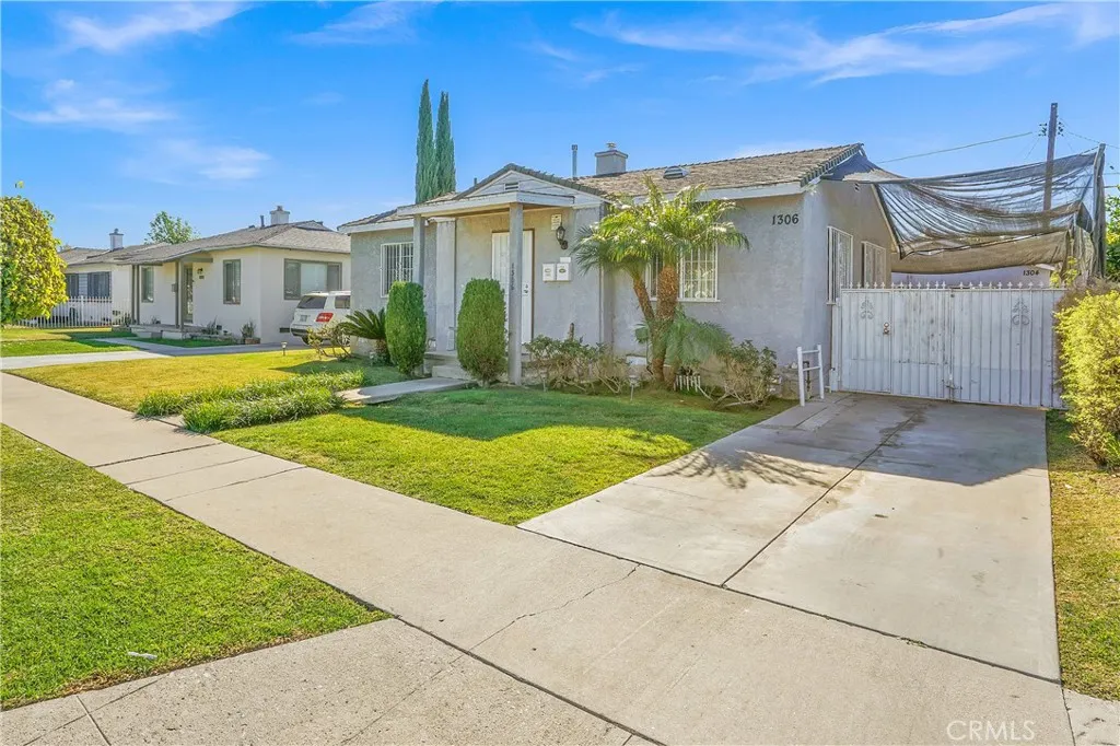 1306 E 104th Street, Los Angeles, California 90002 home-pic-2