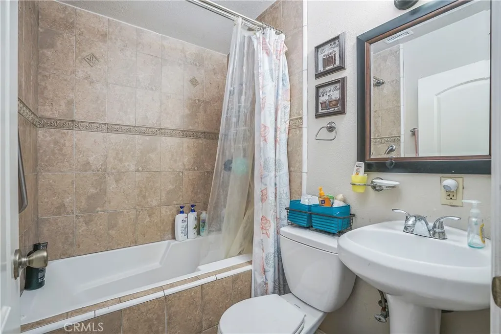 1306 E 104th Street, Los Angeles, California 90002 home-pic-11