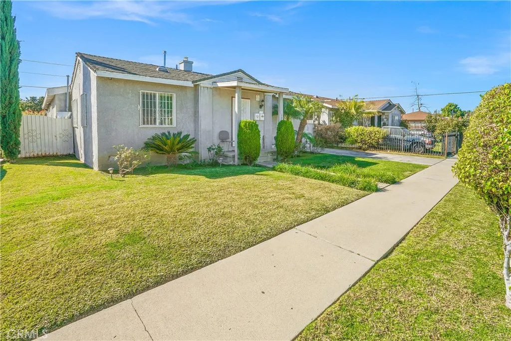 1306 E 104th Street, Los Angeles, California 90002 home-pic-1