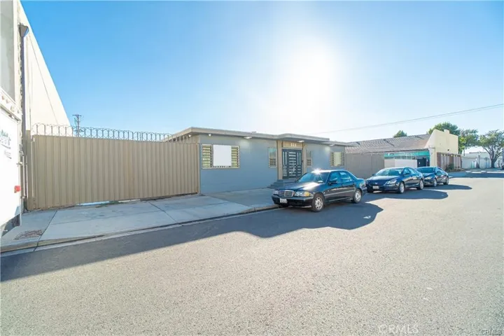 820 W Esther Street, Long Beach, California 90813