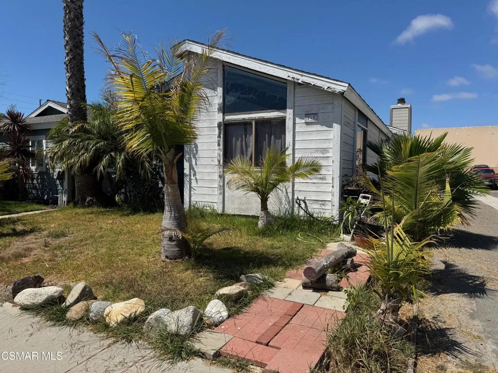 219 Portland Avenue, Huntington Beach, California 92648 home-pic-0