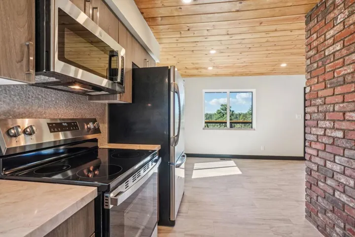 16-web-or-mls-Northridge Dr-L2808-011