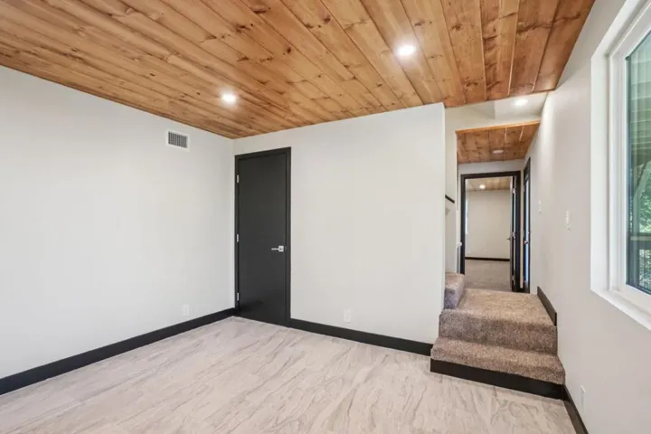 25-web-or-mls-Northridge Dr-L2808-020
