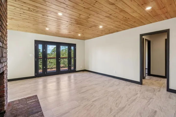 6-web-or-mls-Northridge Dr-L2808-026