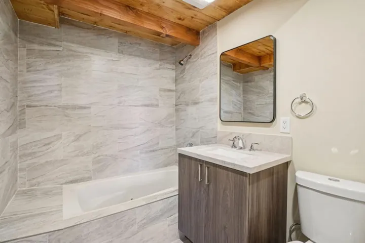32-web-or-mls-Northridge Dr-L2808-023