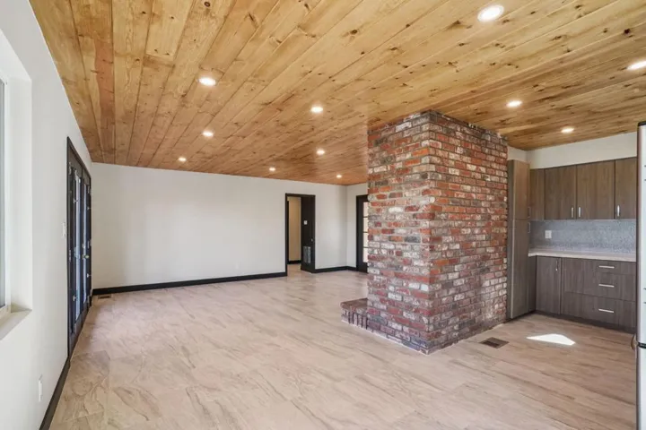 12-web-or-mls-Northridge Dr-L2808-007