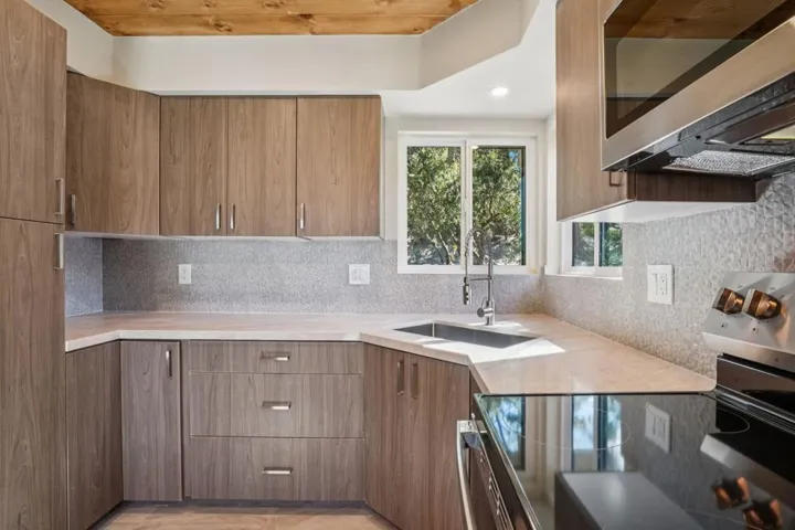 14-web-or-mls-Northridge Dr-L2808-009