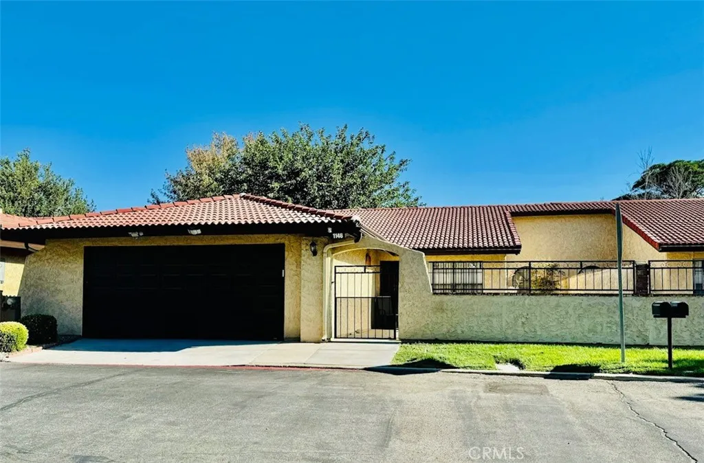 1146 E Avenue J12, Lancaster, California 93535 home-pic-1