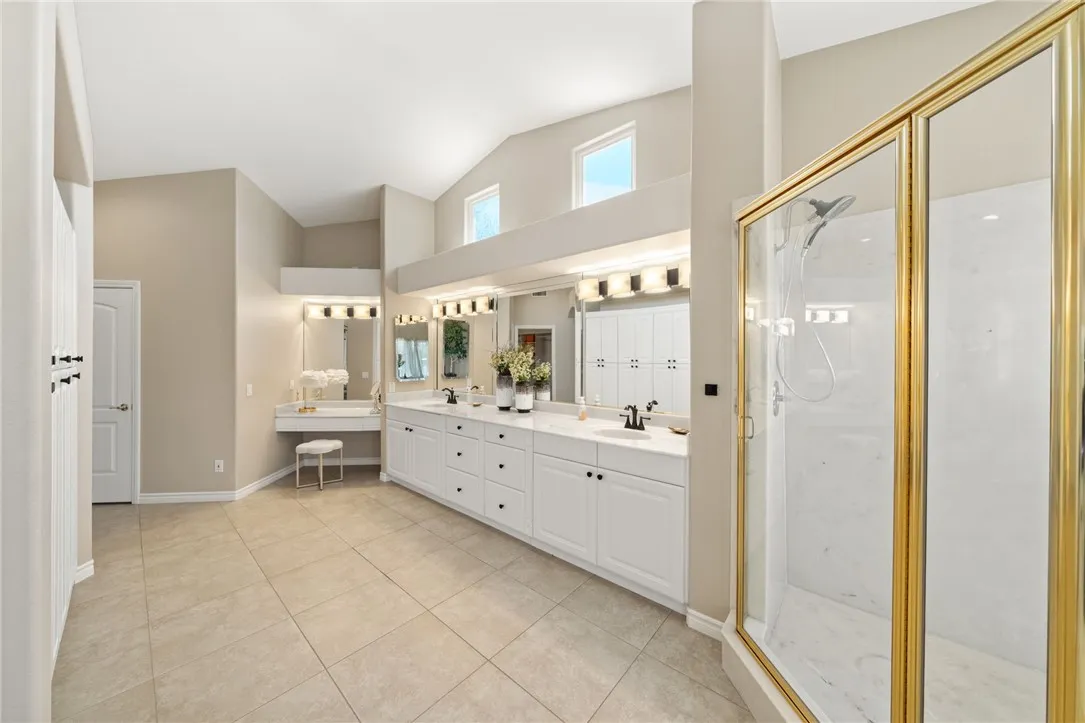 22001 Loch Lomond Drive, Canyon Lake, California 92587 home-pic-40