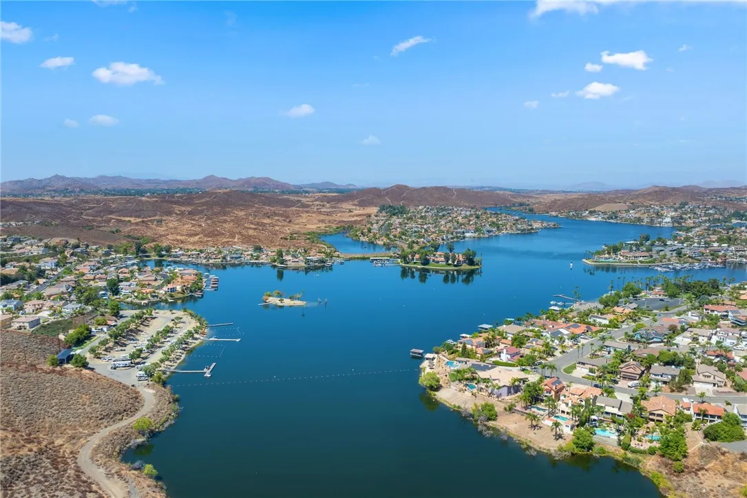 22001 Loch Lomond Drive, Canyon Lake, California 92587 home-pic-46