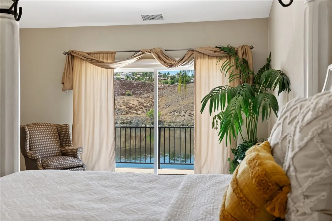 22001 Loch Lomond Drive, Canyon Lake, California 92587 home-pic-33