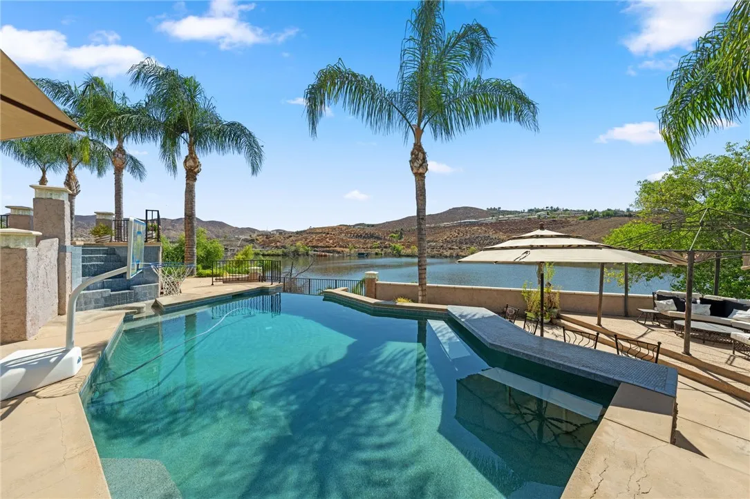 22001 Loch Lomond Drive, Canyon Lake, California 92587 home-pic-53