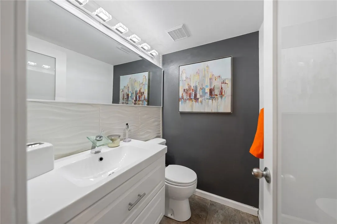 22001 Loch Lomond Drive, Canyon Lake, California 92587 home-pic-64