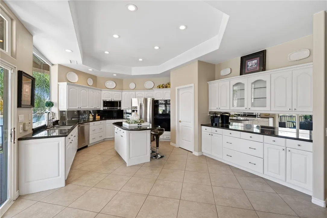 22001 Loch Lomond Drive, Canyon Lake, California 92587 home-pic-19