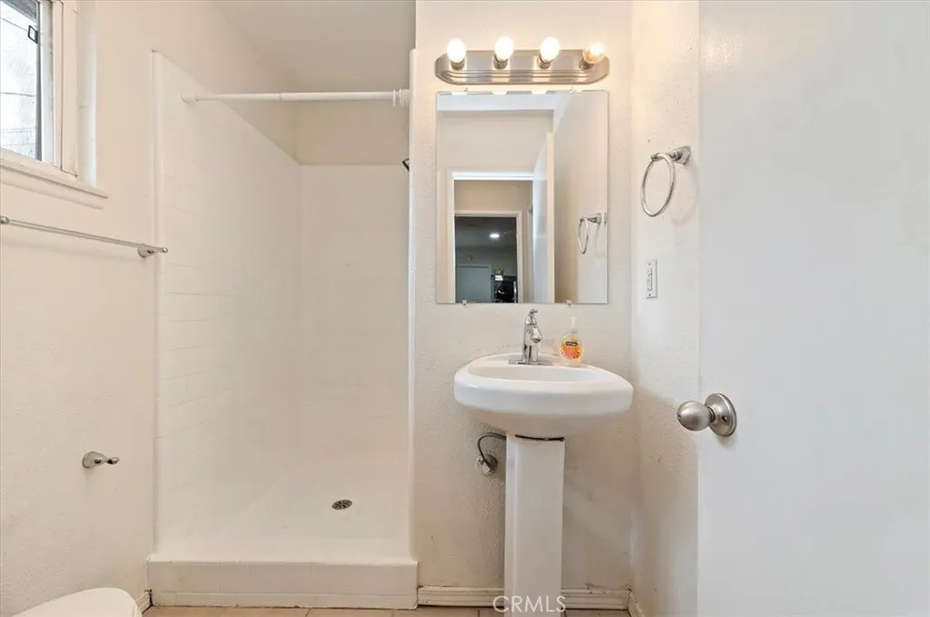5599 Montgomery Street, Riverside, California 92503 home-pic-18