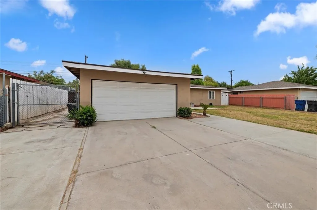 5599 Montgomery Street, Riverside, California 92503 home-pic-2