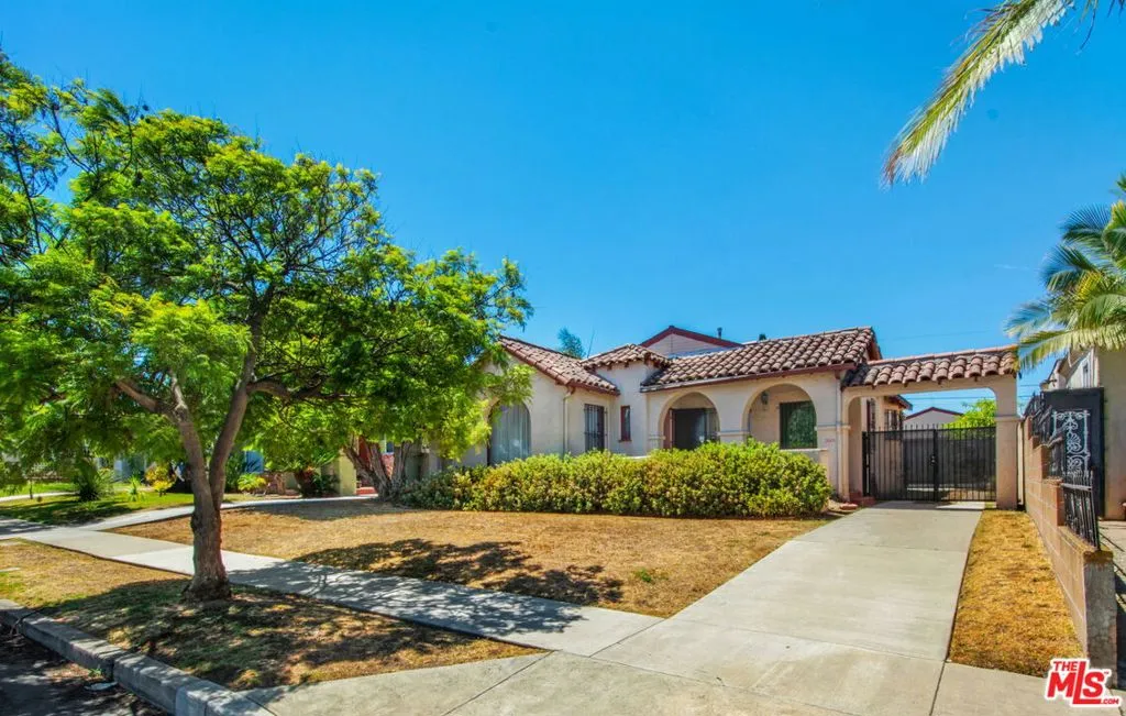 9023 S Halldale Avenue, Los Angeles, California 90047 home-pic-0