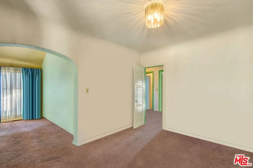 9023 S Halldale Avenue, Los Angeles, California 90047 home-pic-3