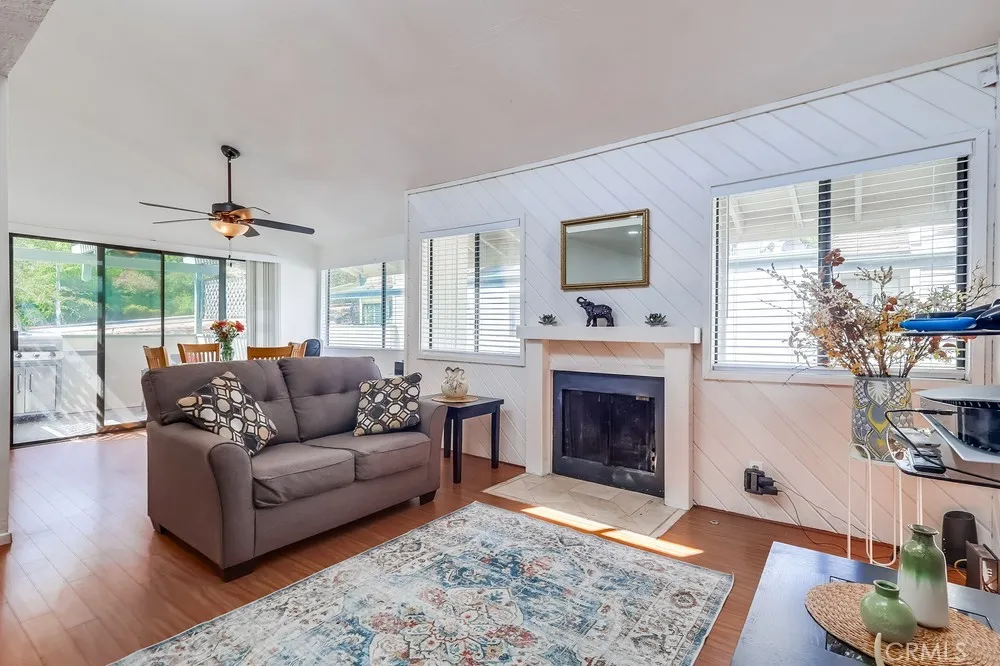 10435 Newhome Avenue 7, Sunland, California 91040 home-pic-1