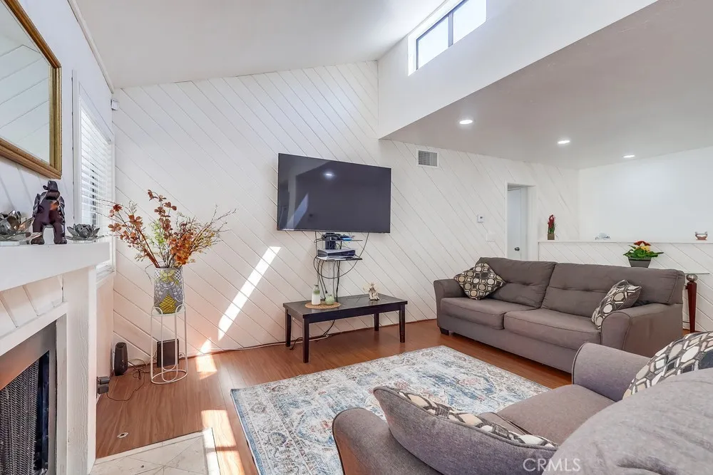 10435 Newhome Avenue 7, Sunland, California 91040 home-pic-11
