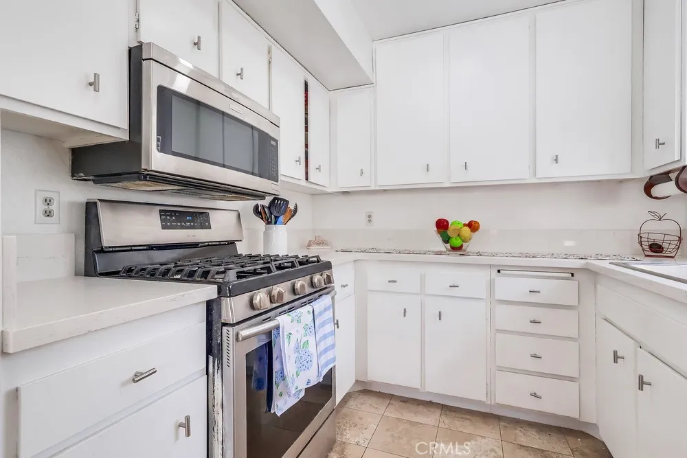 10435 Newhome Avenue 7, Sunland, California 91040 home-pic-17