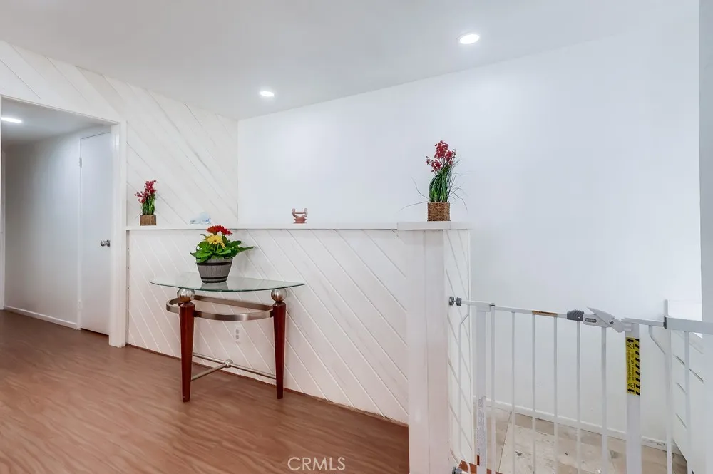 10435 Newhome Avenue 7, Sunland, California 91040 home-pic-22