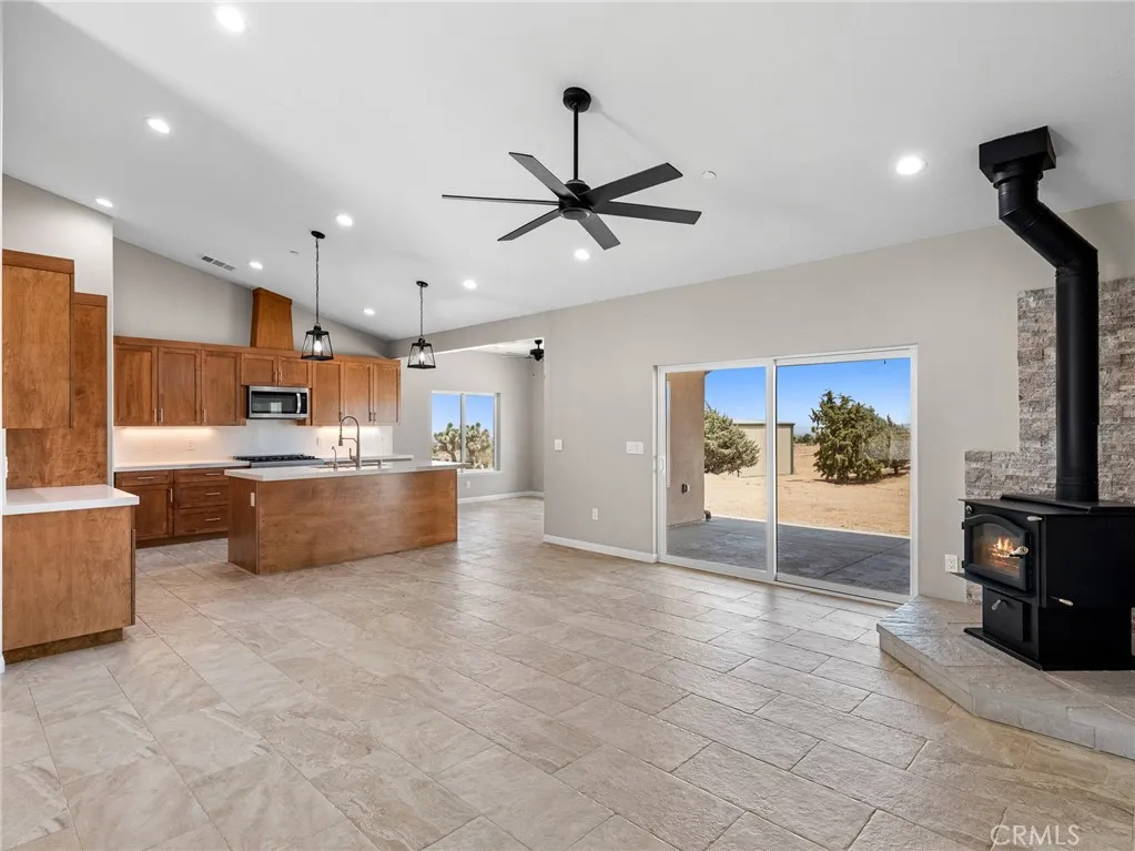 5021 Chelsea Street, Phelan, California 92371 home-pic-14