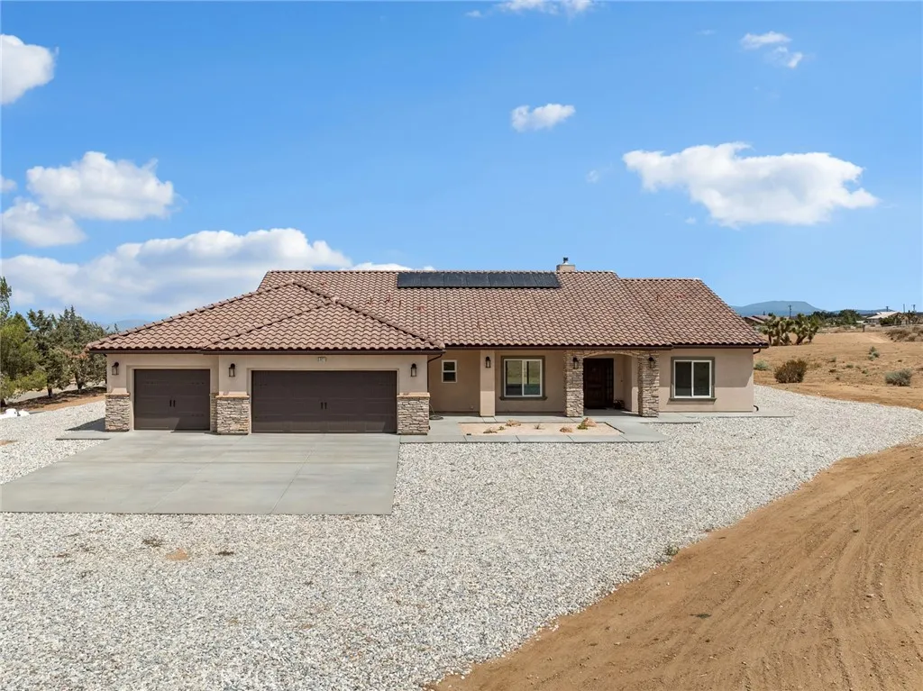 5021 Chelsea Street, Phelan, California 92371 home-pic-53