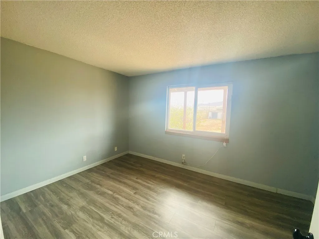 21259 Rosewood Street, Apple Valley, California 92308 home-pic-17