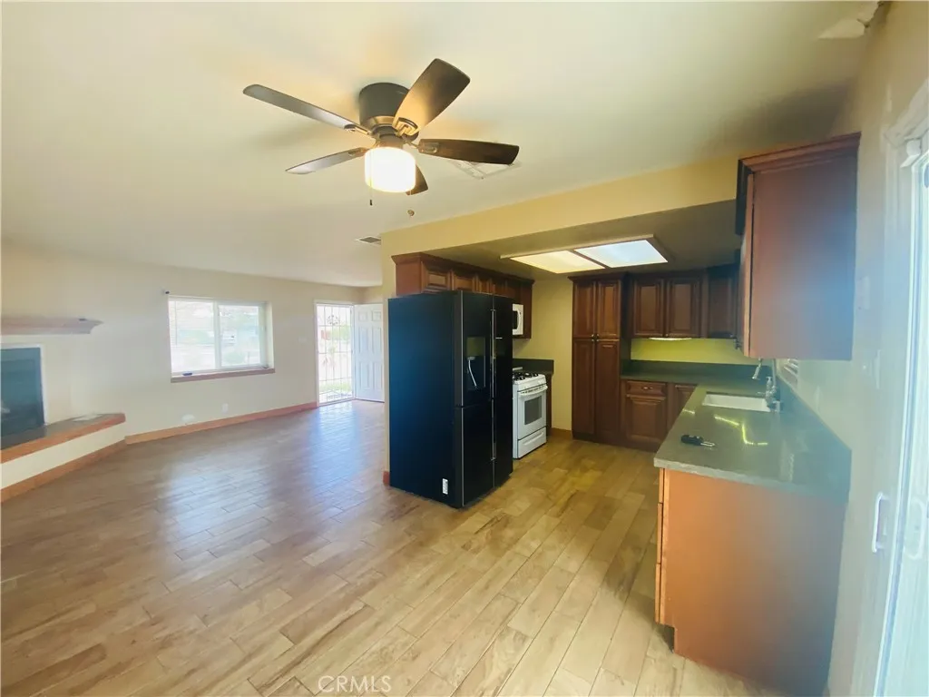 21259 Rosewood Street, Apple Valley, California 92308 home-pic-8