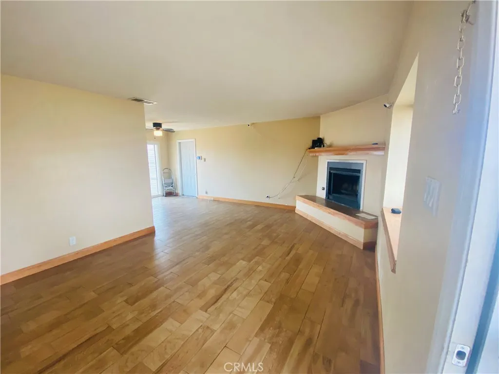 21259 Rosewood Street, Apple Valley, California 92308 home-pic-6
