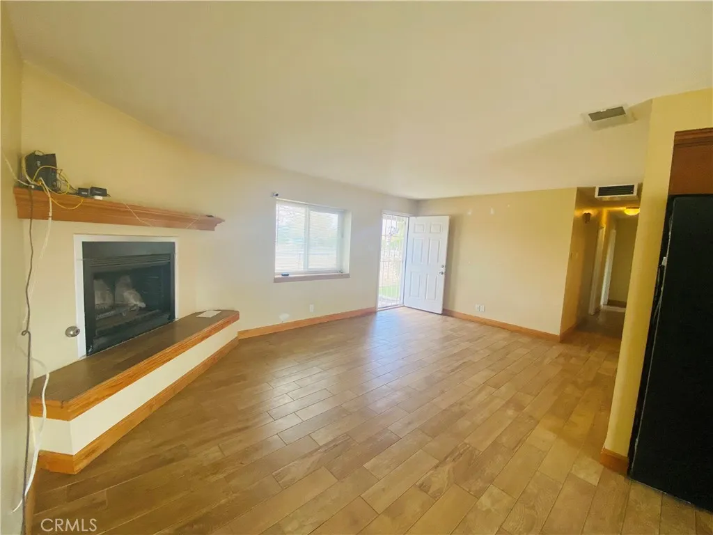 21259 Rosewood Street, Apple Valley, California 92308 home-pic-7