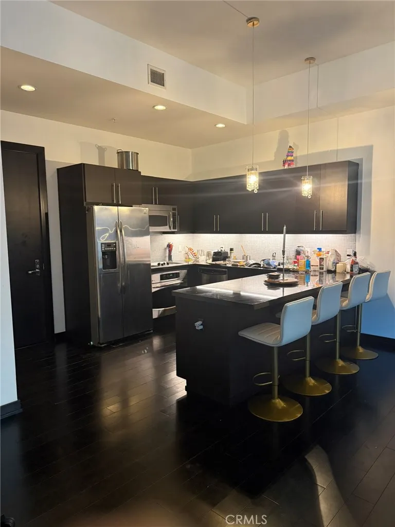 655 S Hope Street 902, Los Angeles, California 90017 home-pic-0