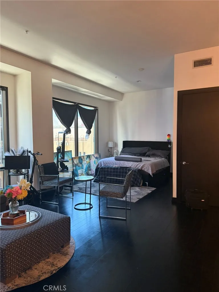 655 S Hope Street 902, Los Angeles, California 90017 home-pic-1