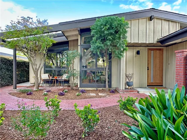 3304 Roxanne Avenue, Long Beach, California 90808