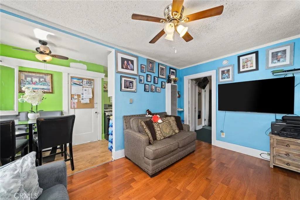 1216 S Mullen Avenue, Los Angeles, California 90019 home-pic-14