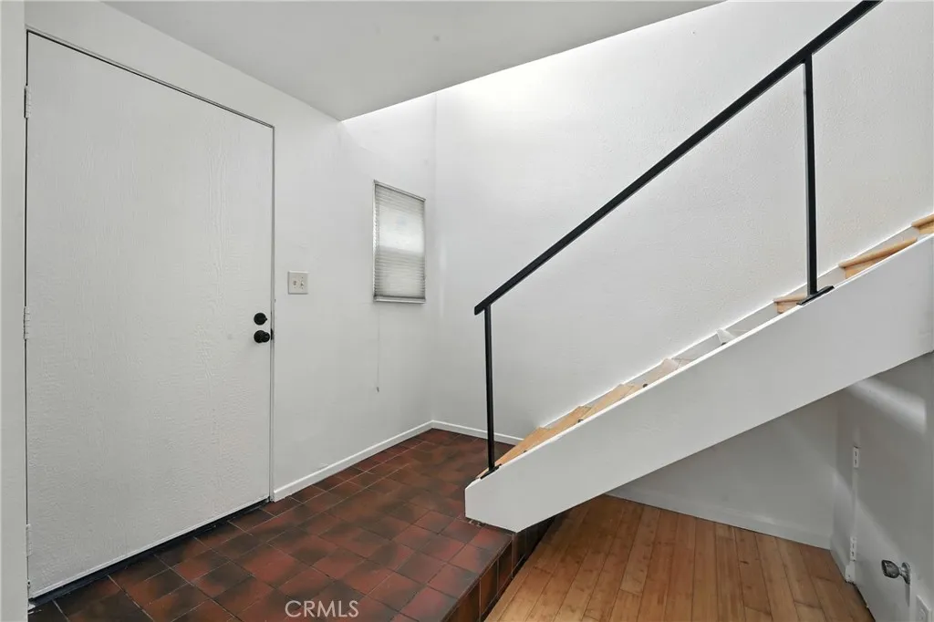 940 E 3rd Street 10, Long Beach, California 90802 home-pic-20