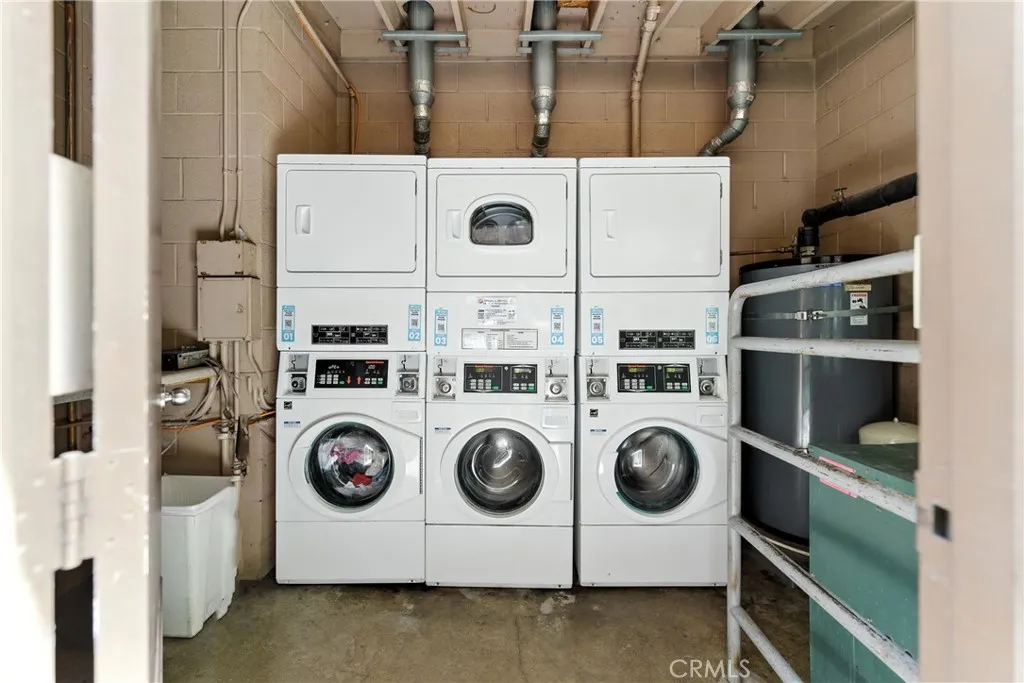 940 E 3rd Street 10, Long Beach, California 90802 home-pic-38