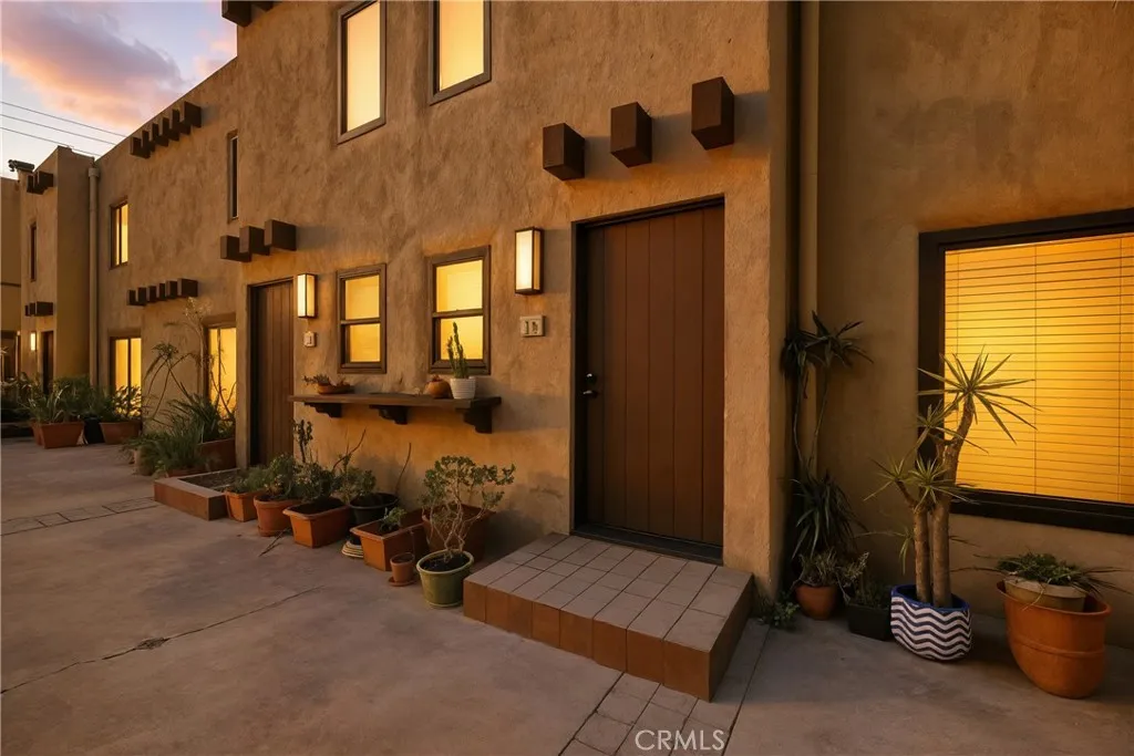 940 E 3rd Street 10, Long Beach, California 90802 home-pic-4