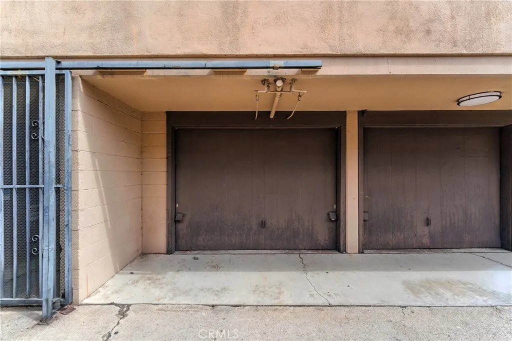 940 E 3rd Street 10, Long Beach, California 90802 home-pic-35