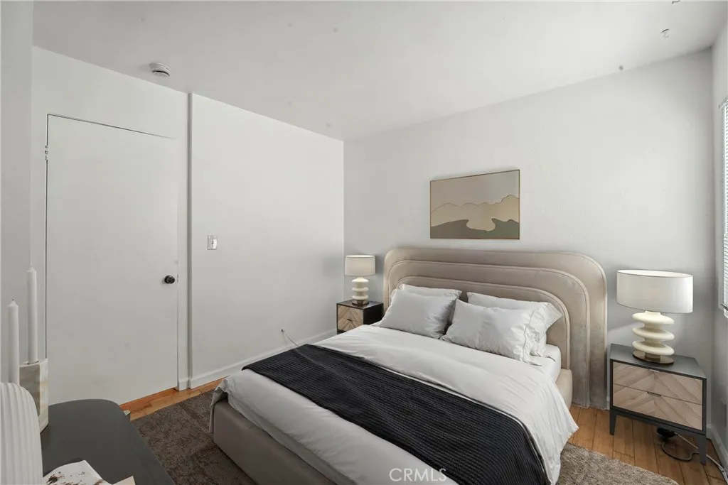940 E 3rd Street 10, Long Beach, California 90802 home-pic-30