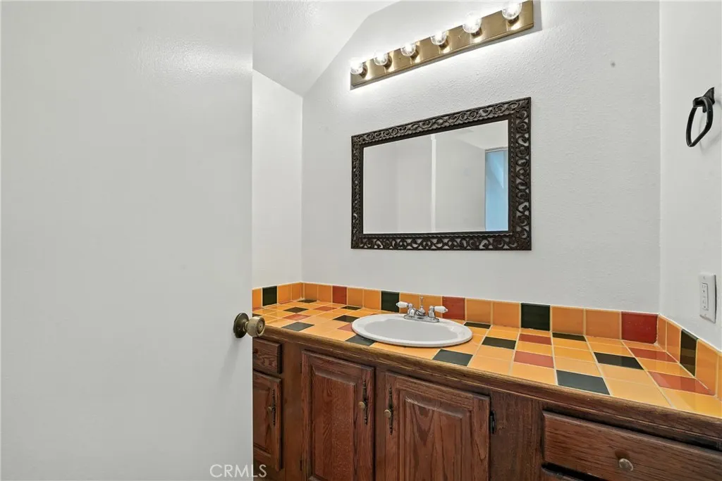 940 E 3rd Street 10, Long Beach, California 90802 home-pic-18